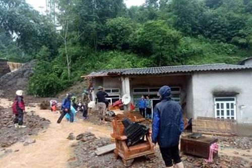 Lào Cai: Mưa lớn khiến 2 người tử vong, nhiều nhà đổ, hoa màu chìm trong biển nước