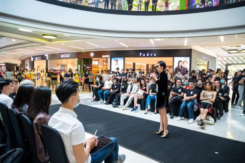 Vietnam Runway Fashion Week 2020 thu hút nhiều người mẫu phi giới tính