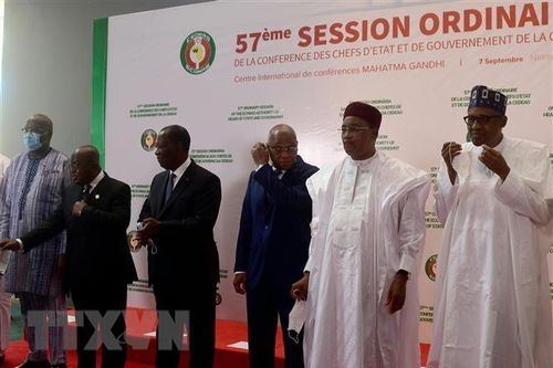 ECOWAS dỡ bỏ các biện pháp trừng phạt Mali sau cuộc binh biến