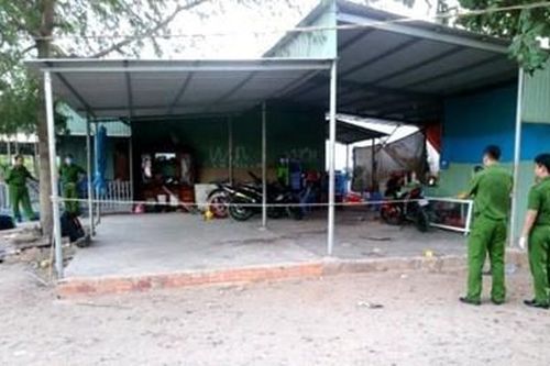 Một nam thanh niên tử vong bất thường tại nhà riêng, trên cổ có vết cắt