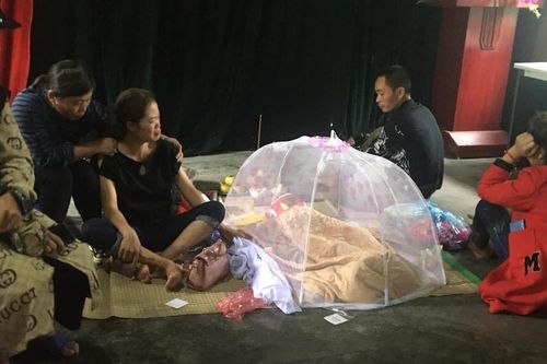 Hoàn cảnh thương tâm của gia đình bé gái 3 tuổi bị nước lũ cuốn tử vong, nhà cửa bị 'xóa sổ'