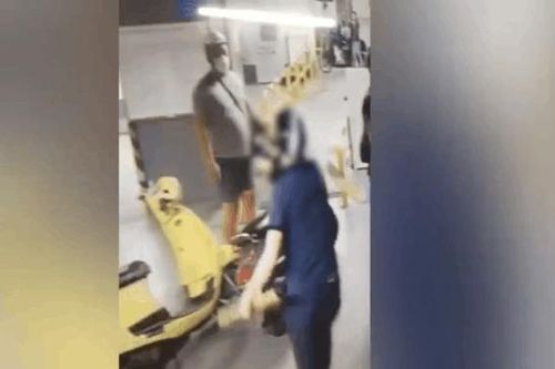 Công an vào cuộc vụ nam thanh niên hùng hổ cầm dao dọa người đàn ông ngoại quốc sau va chạm xe máy