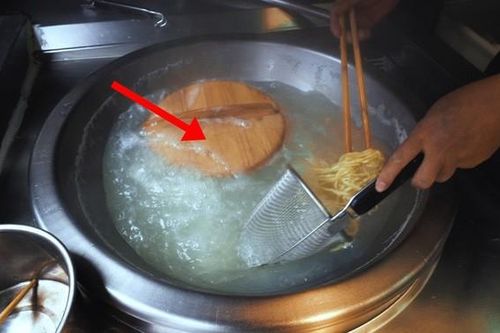 Món mì 300 tuổi nấu cùng một thứ lạ kỳ, đến Hoàng đế Càn Long cũng tấm tắc khen ngon