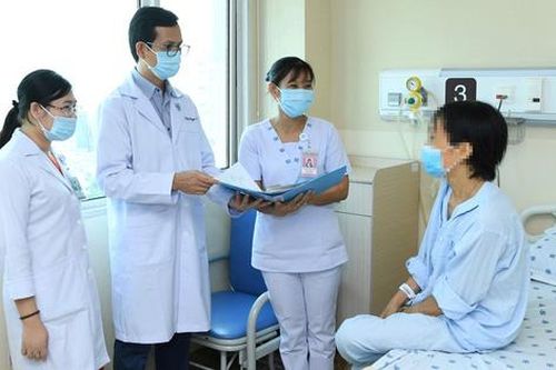 Khám miễn phí cho 100 người bệnh Parkinson