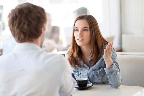 Kiệt sức khi vợ đầu tư cả núi tiền để 'đắp' đồ giả lên người