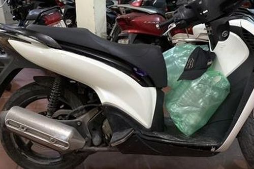 Sau 11 năm ngỡ ngàng nhận lại xe từ cảnh sát 141