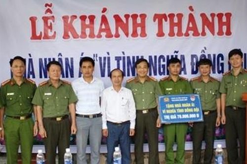 Khánh thành nhà tình nghĩa cho cán bộ có hoàn cảnh khó khăn