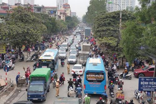 Cần đẩy nhanh tiến độ xây cầu vượt qua tuyến đường 70