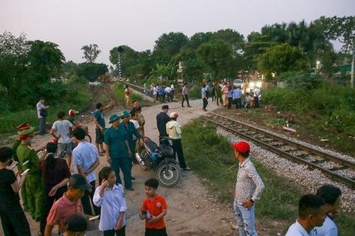 Đánh đu mạng sống ở những đoạn đường ngang dân sinh