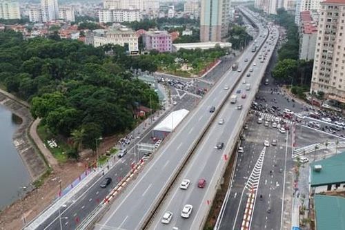 Cầu vượt thấp qua hồ Linh Đàm chính thức thông xe khiến hàng vạn dân vui mừng