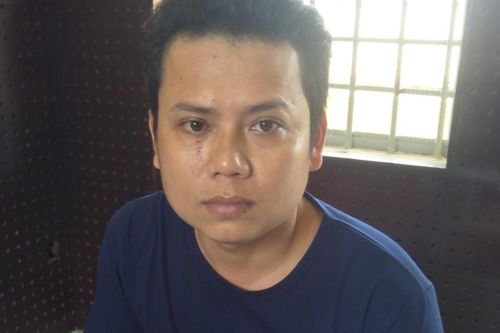 Đầu thú sau khi đâm chết hàng xóm