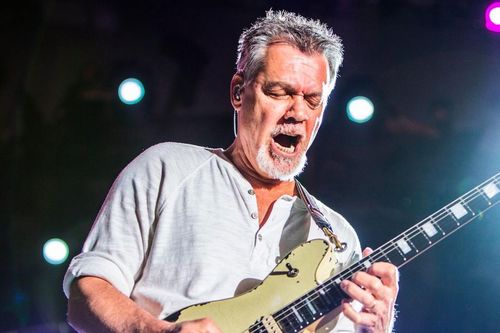 Eddie Van Halen qua đời vì ung thư vòm họng