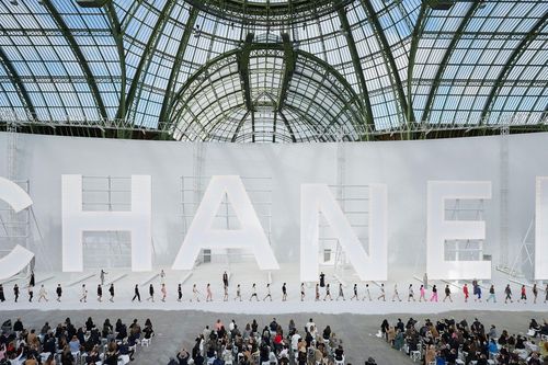 Sàn diễn Chanel bị chê xấu hơn mọi năm