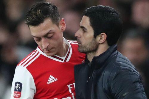 Mesut Ozil phủ nhận mâu thuẫn với HLV Arteta