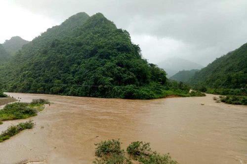 Quảng Trị: Mưa lớn khiến 2 người bị nước cuốn mất tích