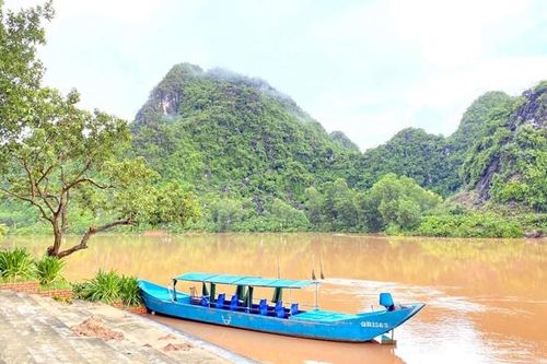Tạm ngừng đón khách tham quan động Phong Nha do nước lũ dâng cao