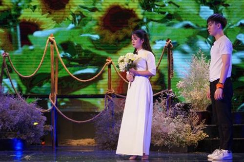 Biểu diễn nhạc kịch 'Trại hoa vàng' định hướng nghề nghiệp cho giới trẻ