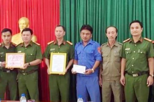 Khen thưởng lực lượng tuần tra 8394