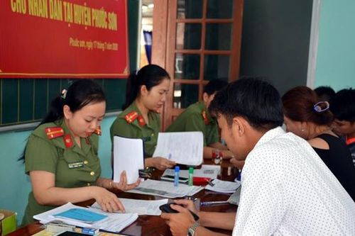 Vượt rừng làm hộ chiếu cho nhân dân