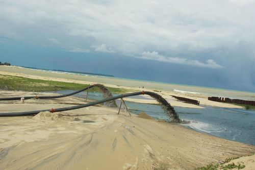 Khẩn trương nạo vét cửa biển Cửa Đại để tàu thuyền vào tránh trú