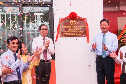 Gắn biển hai công trình trường học chào mừng 1010 năm Thăng Long – Hà Nội