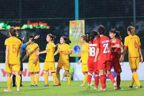 Cầu thủ nữ Hà Nam bỏ trận đấu, Chelsea chi gấp 4 lần Man United trong phiên chợ Hè
