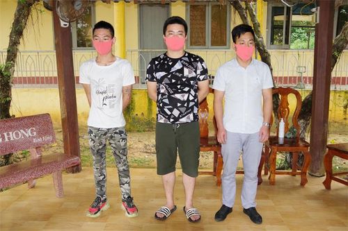 Bắt 3 người Trung Quốc nhập cảnh trái phép trong đêm