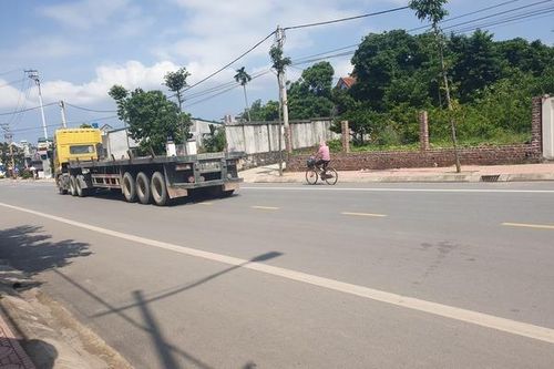 Xe container phi ầm ầm trên đường cấm để 'né' trạm thu phí