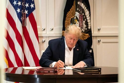 Ông Trump lệnh giải mật toàn bộ tài liệu Russiagate, bê bối email Hillary Clinton