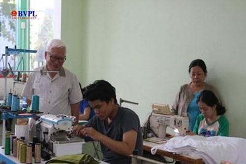 Xưởng may nhân ái, tiếp sức cho người khuyết tật