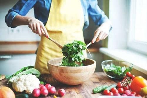 Nỗi ám ảnh rụng tóc và 5 thói quen cần từ bỏ