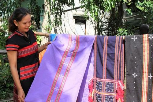 Khao khát bảo tồn văn hóa dệt thổ cẩm của người Cơ Tu