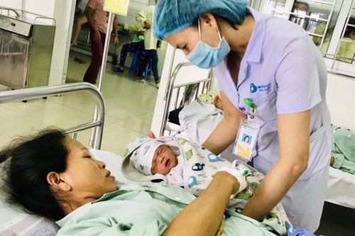 Mổ bắt con, bác sĩ phát hiện sản phụ bị nhau cài răng lược hiếm gặp