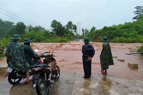 Lật đò, 2 nam thanh niên bị nước cuốn trôi