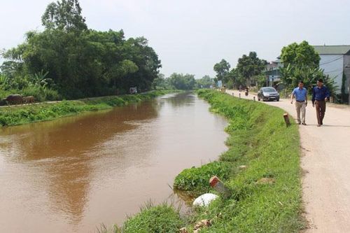 Nhiều rủi ro trên tuyến đường dọc sông Đào
