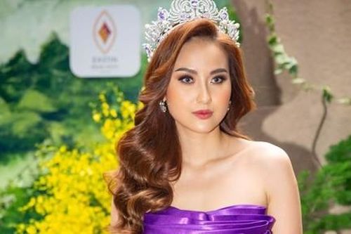 Hoa hậu Khánh Ngân yêu kiều sắc tím