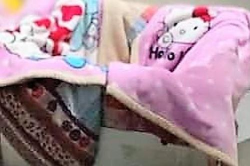 Hải Phòng: Phát hiện bé gái 8 tháng tuổi bị bỏ rơi trước cửa nhà