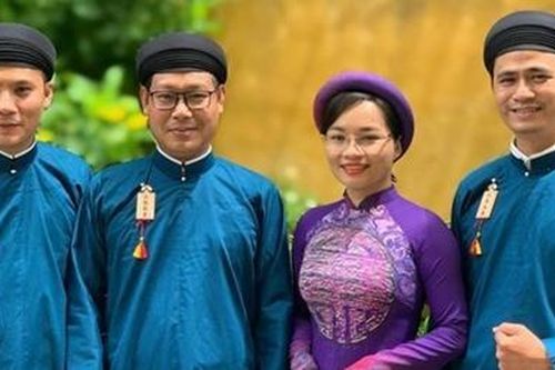 Áo ngũ thân, khăn vấn: Nên hay không?