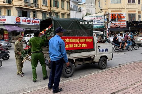 Công an quận Hai Bà Trưng (Hà Nội) đồng loạt ra quân lập lại trật tự dịp cuối năm