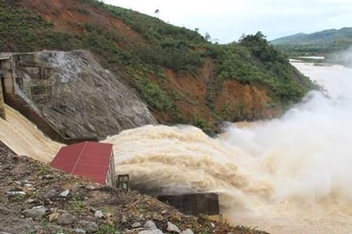 Hà Tĩnh: Mưa lớn diện rộng, thủy điện Hố Hô xả lũ