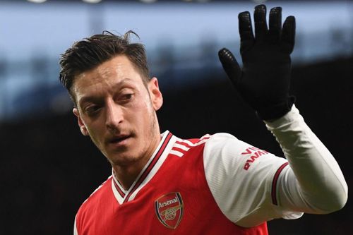 Ozil bị loại khỏi đội hình Arsenal dự Europa League