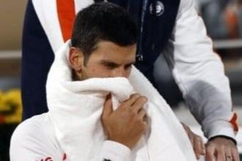 Đối thủ tố Djokovic dùng chiêu trò