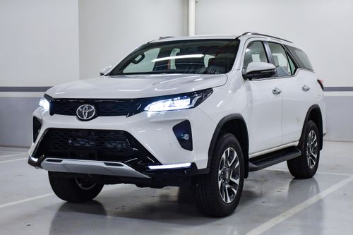 Chi tiết Toyota Fortuner Legender 2.4 AT 4x2 giá 1,2 tỷ đồng