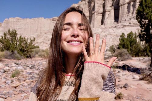 Lily Collins chia sẻ khi được cầu hôn