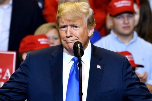 Vừa khỏe lại, ông Trump đăng tin sai về Covid-19