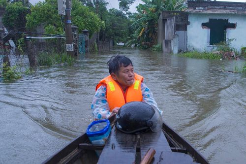 Đà Nẵng mưa to, nhà dân bị ngập gần 1 m