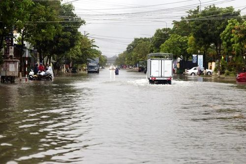 Thời tiết hôm nay 8/10: Bắc Bộ nắng hanh, Trung Bộ mưa lớn diện rộng