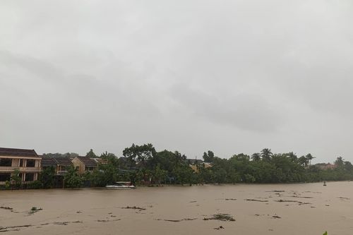 Mưa lũ ảnh hưởng nặng nề các tỉnh Quảng Ngãi và Quảng Nam