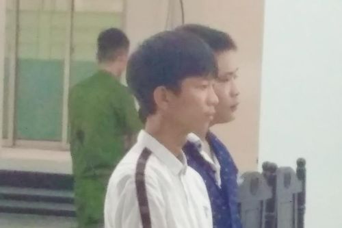 Đi tù vì đá bóng rồi... 'đá nhau'