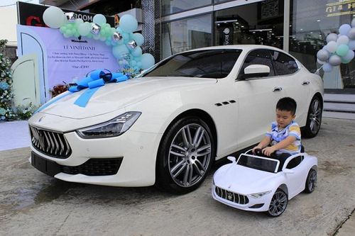 Đại gia miền Tây chi 5,7 tỷ, 'tậu' Maserati Ghibli Scatenato